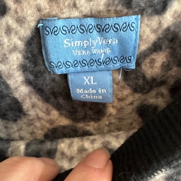 Simply Vera Vera Wang Leopard Print Pullover Sweater XL Cozy Pocket Sweatshirt - Picture 2 of 3